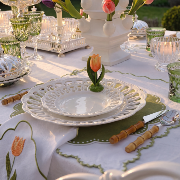 Seferî Linen Napkin with Light Green Embroidery